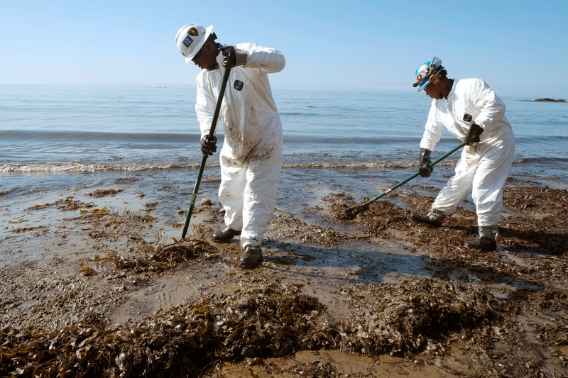 Illustration for article titled Santa Barbara Still Reeling From the Worst Oil Spill in Decades